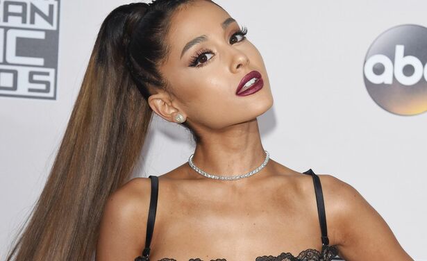 Ariana Grande bevestigt verloving op Twitter en draagt de ring al véél langer dan we dachten