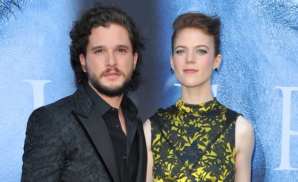 GOT's Rose Leslie trouwde dit weekend met GOT's Kit Harington en deze prachtige jurk droeg ze