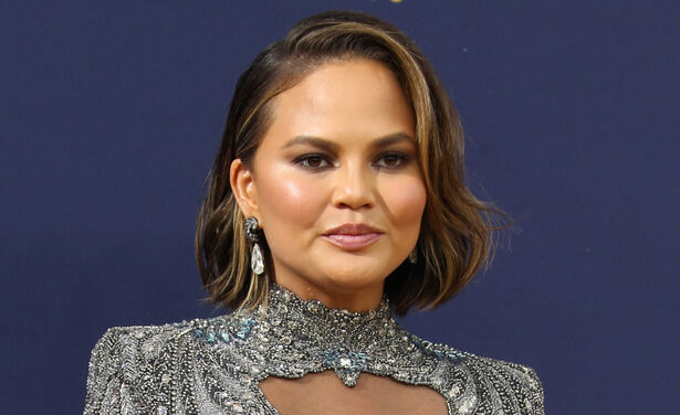 Een twitteraar vraagt of Chrissy Teigen weer zwanger is en dit is haar geweldige reactie