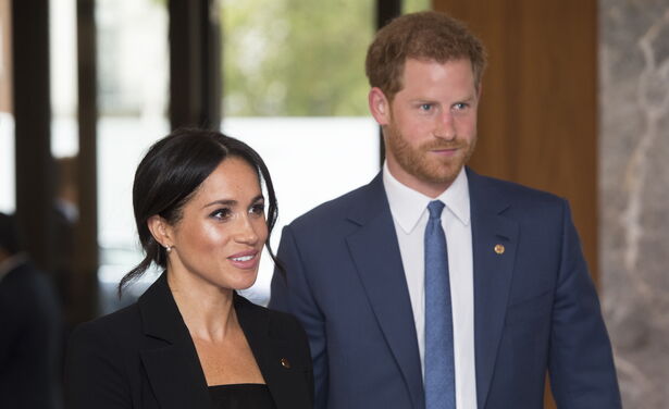 Meghan Markle lanceerde gisteren een kookboek voor het goede doel en Prins Harry glipte weg met samosas