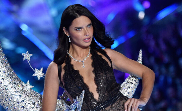 Adriana Lima liep gisteravond haar laatste show voor Victoria's Secret