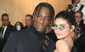 Kylie Jenner's baby daddy Travis Scott schrok zich kapot van de placenta tijdens de bevalling