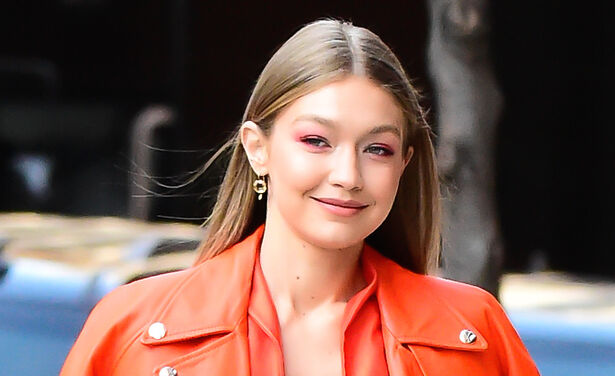 We houden ons hart vast vanwege deze zeer gewaagde outfit van Gigi Hadid