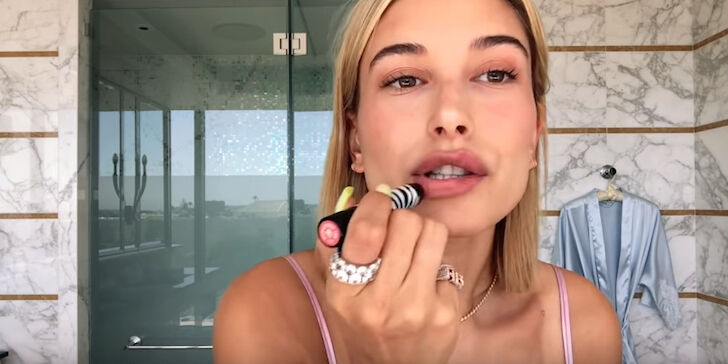 Tutorial: Hailey Baldwins beachy glowy make-up look