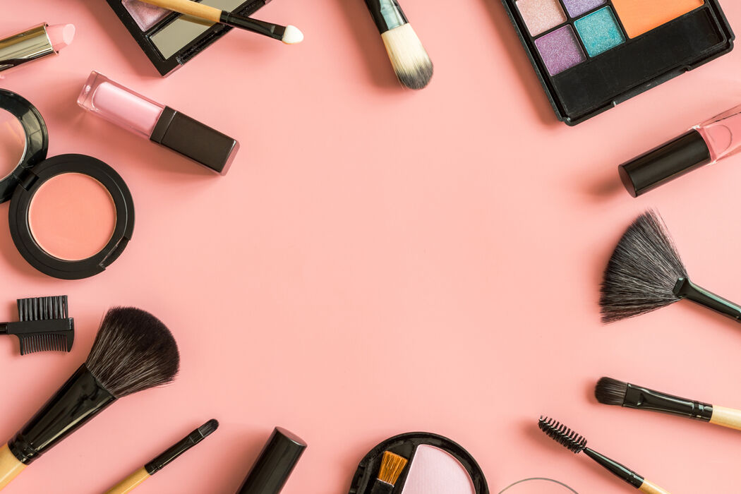 Te veel beauty producten? Dit is wanneer je jouw make-up de deur uit zou moeten doen