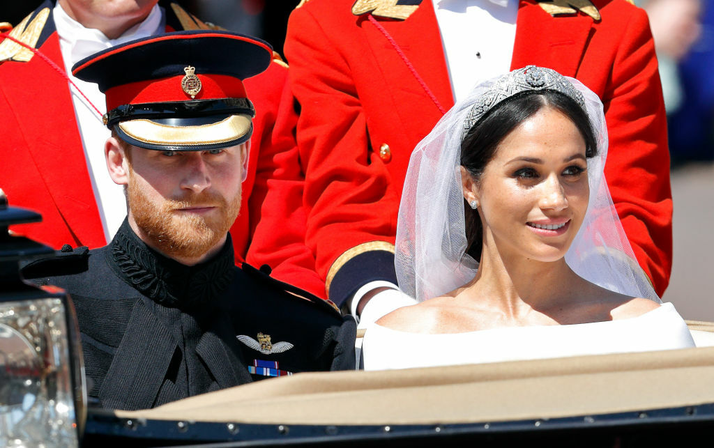 Meghan en Harry delen nieuwe foto's van hun bruiloft om hun éénjarig jubileum te vieren