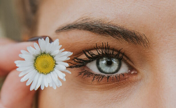 Zo krijg je razendsnel waterproof mascara van je wimpers zonder de juiste remover