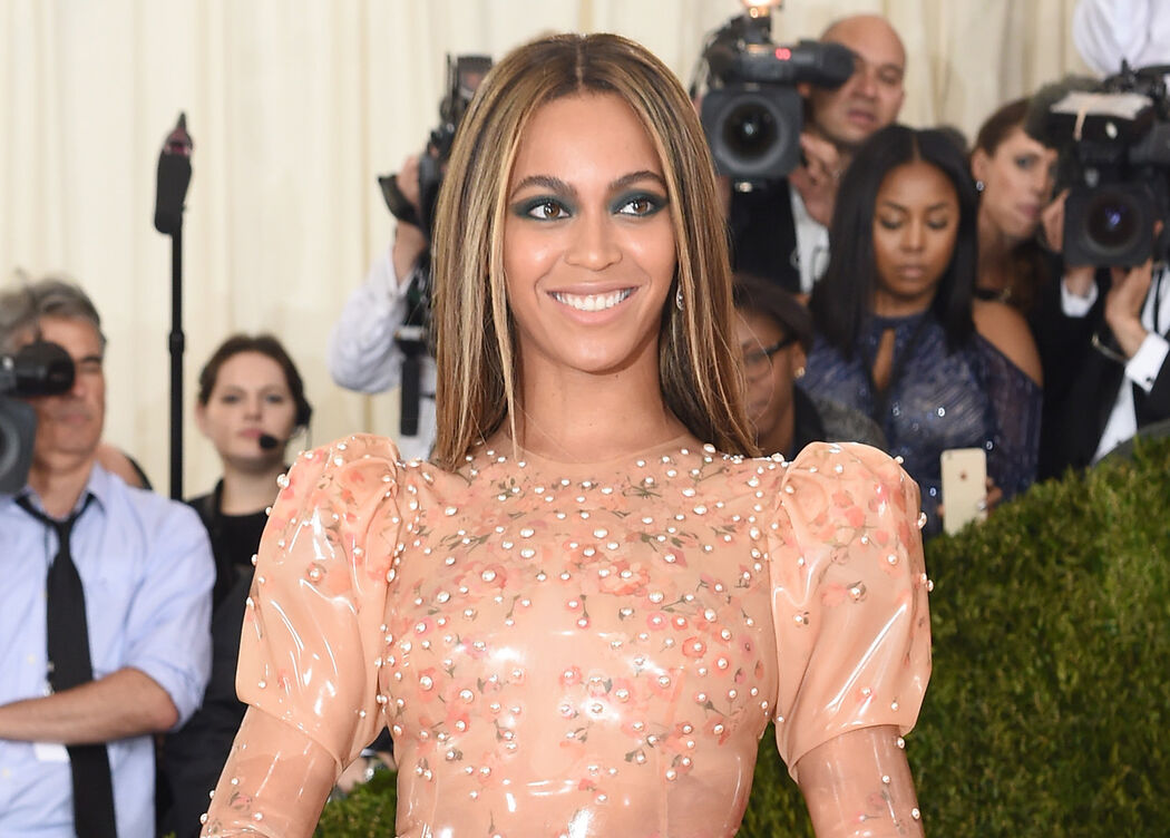 Beyoncé droeg van de week deze betaalbare designertas 