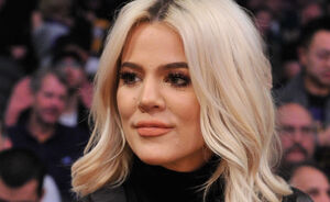 Khloé Kardashian deelt haar zeer uitgebreide 'new mom beauty routine' + verklaart lange nagels