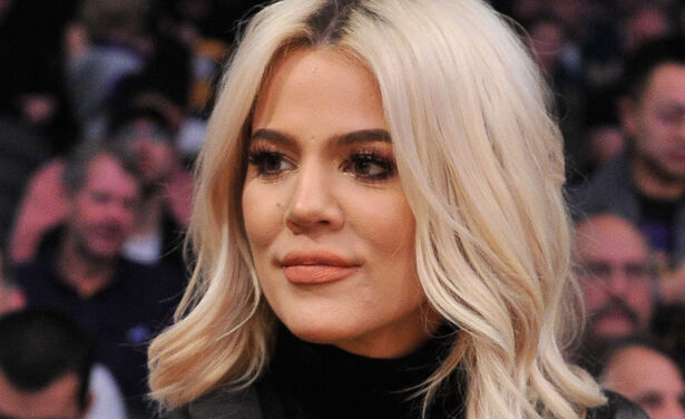 Khloé Kardashian deelt haar zeer uitgebreide 'new mom beauty routine' + verklaart lange nagels