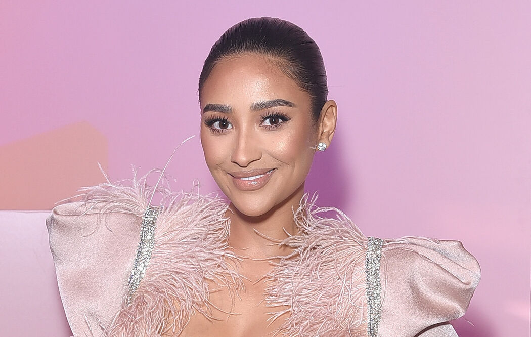 Shay Mitchell vertelt in de eerste episode van 'Almost Ready' over haar miskraam