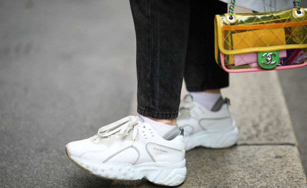 15 x de allercoolste sneakers van dit moment om jouw outfit een sportieve touch te geven