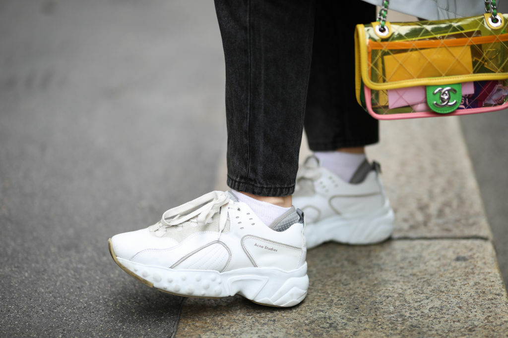 15 x de allercoolste sneakers van dit moment om jouw outfit een sportieve touch te geven