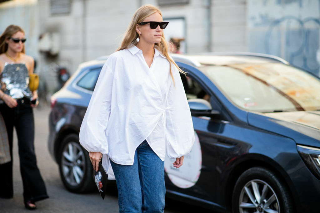Onheil behang Bestuiven 5 manieren om een witte blouse stijlvol te dragen - Trendalert