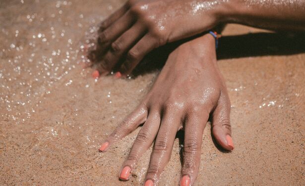 Zo verwijder je zelf gellak zonder dat jij je nagels ruïneert