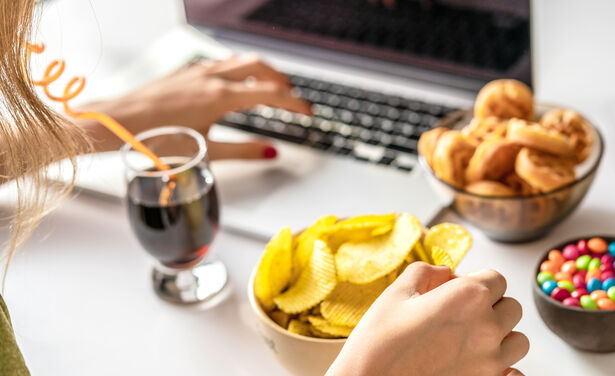 Zo zorg je ervoor dat je niet gaat snacken wanneer jij je verveelt