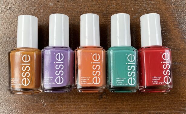 Instantly vrolijk worden? Dat doe je met Essie's Bustling Bazaar zomercollectie van 2020