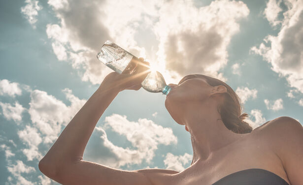 Wat je het beste kunt eten en drinken bij warme temperaturen