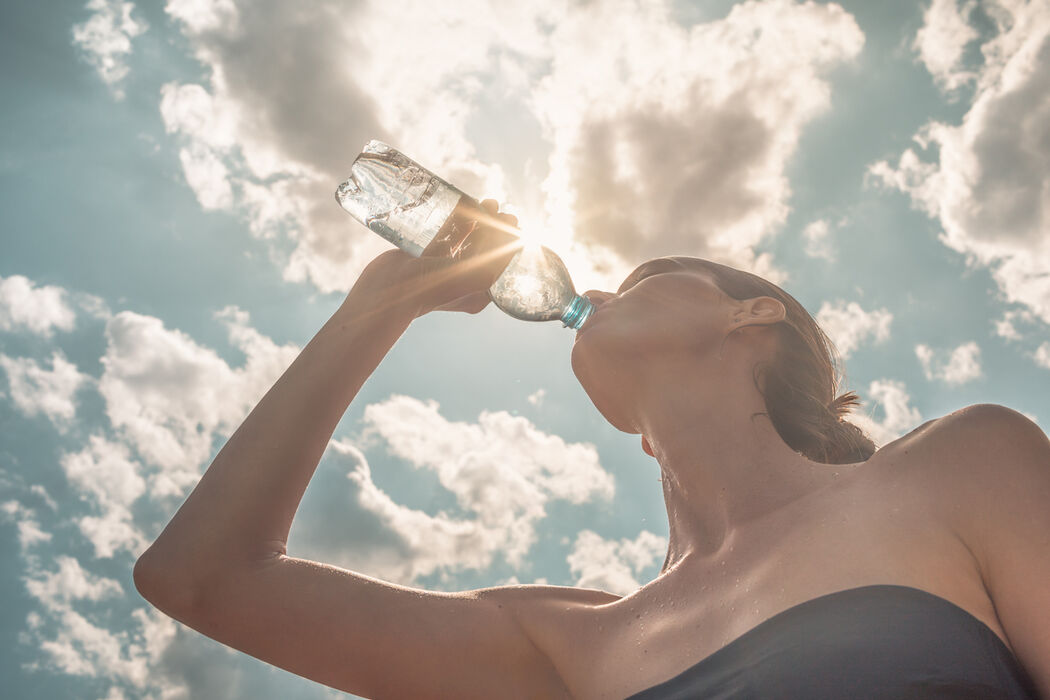 Wat je het beste kunt eten en drinken bij warme temperaturen