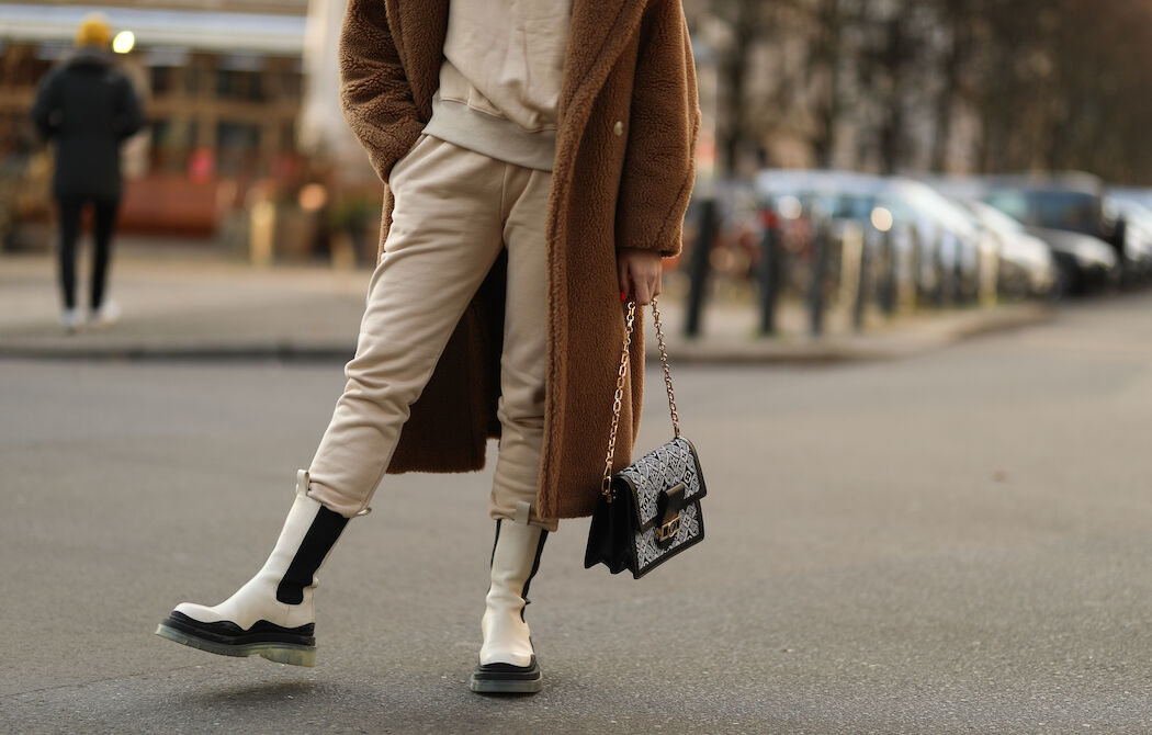 Deze 5 schoenen zijn gemakkelijk te combineren met een joggingbroek