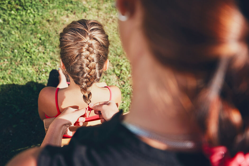 Maak de outfit van je kind compleet met deze 7 gevlochten haarstijlen