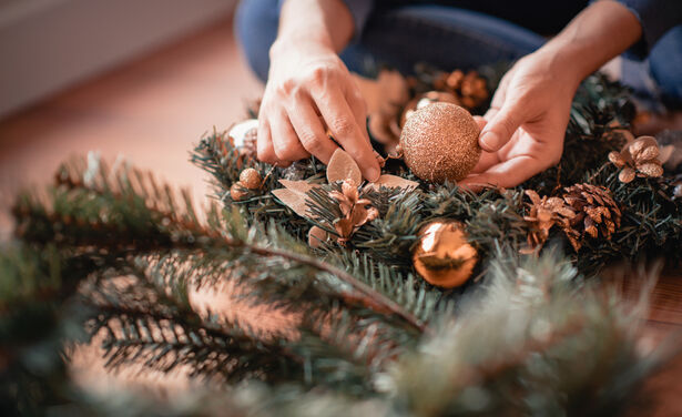 Zelf een kerstkrans maken? Dat doe je zo!