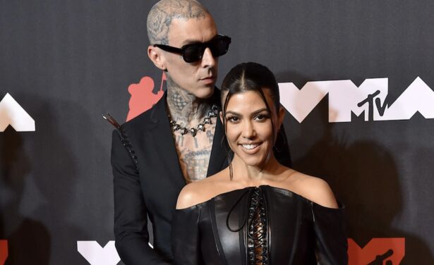 Spicy: Kourtney Kardashian deelt intieme details over seksleven met Travis Barker