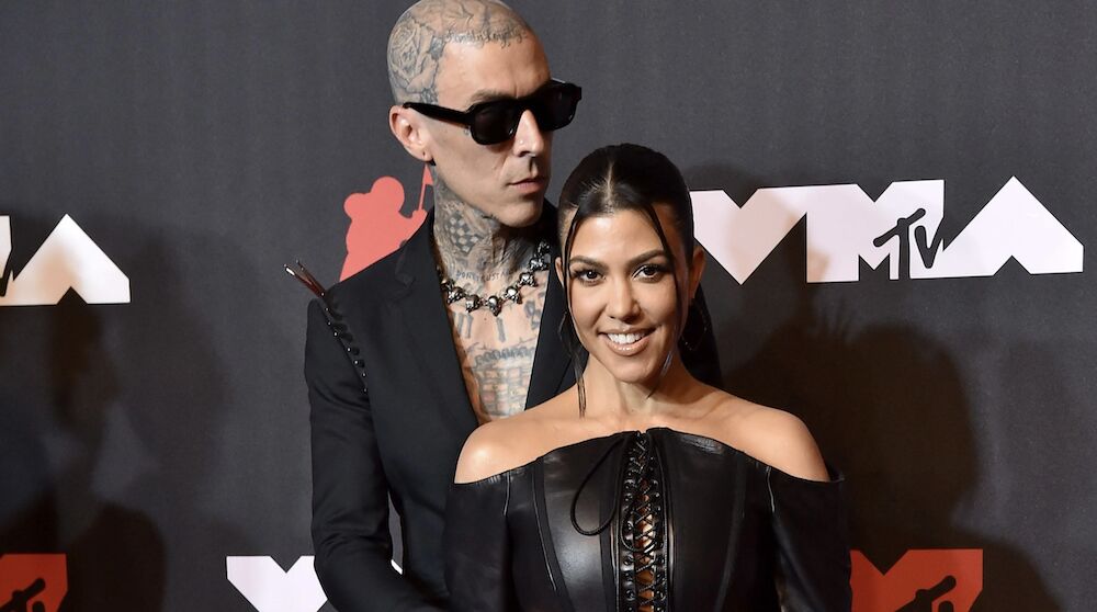 Spicy: Kourtney Kardashian deelt intieme details over seksleven met Travis Barker