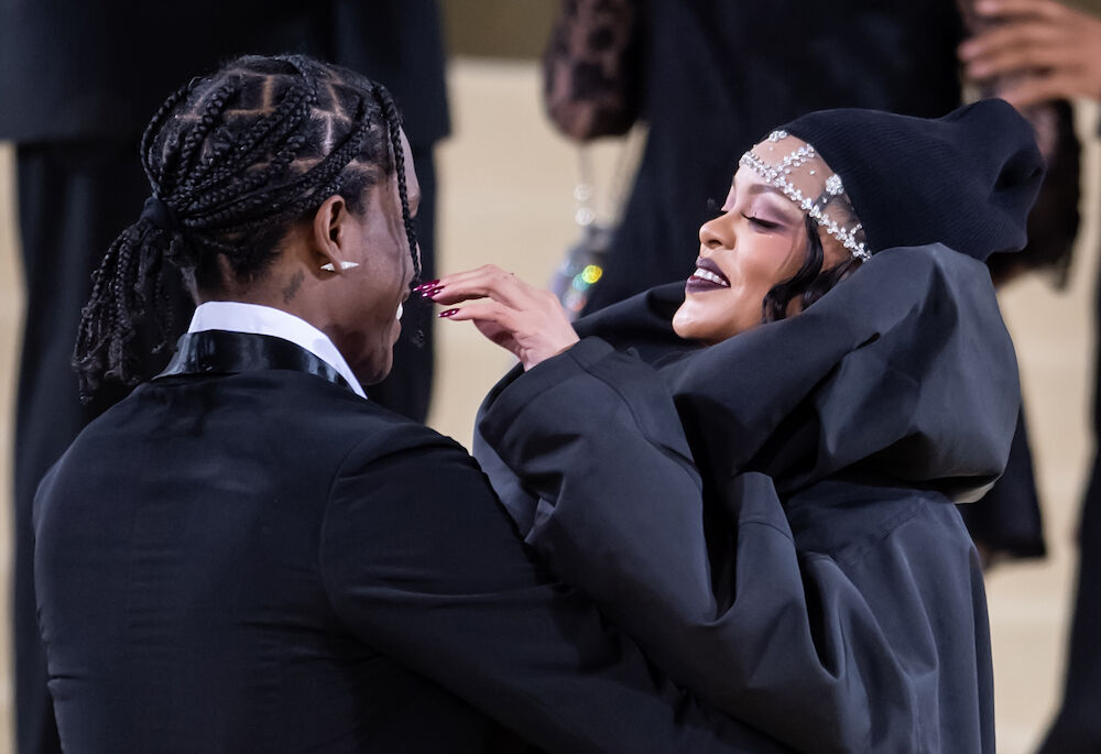 Zien: A$AP Rocky vraagt Rihanna ten huwelijk in nieuwe videoclip