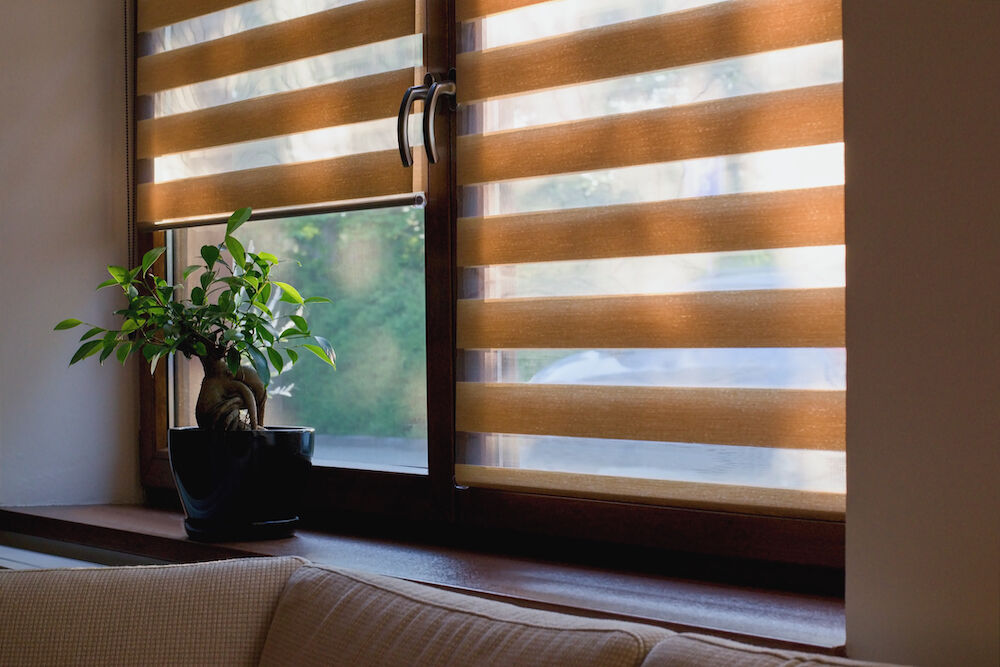 Houten jaloezieën in huis: luxe met een natuurlijke touch