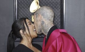 Kourtney Kardashian en Travis Barker krijgen bizar advies over sperma