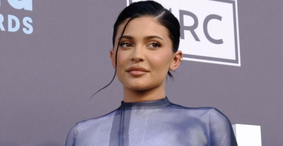 Kylie Jenner heeft "enorme pijn" sinds bevalling van haar tweede kindje