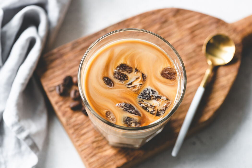 Hallo zomerdrankje: zo maak je avocado iced coffee