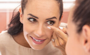 Draag jij contactlenzen? Let hier dan goed op bij het doen van je make-up