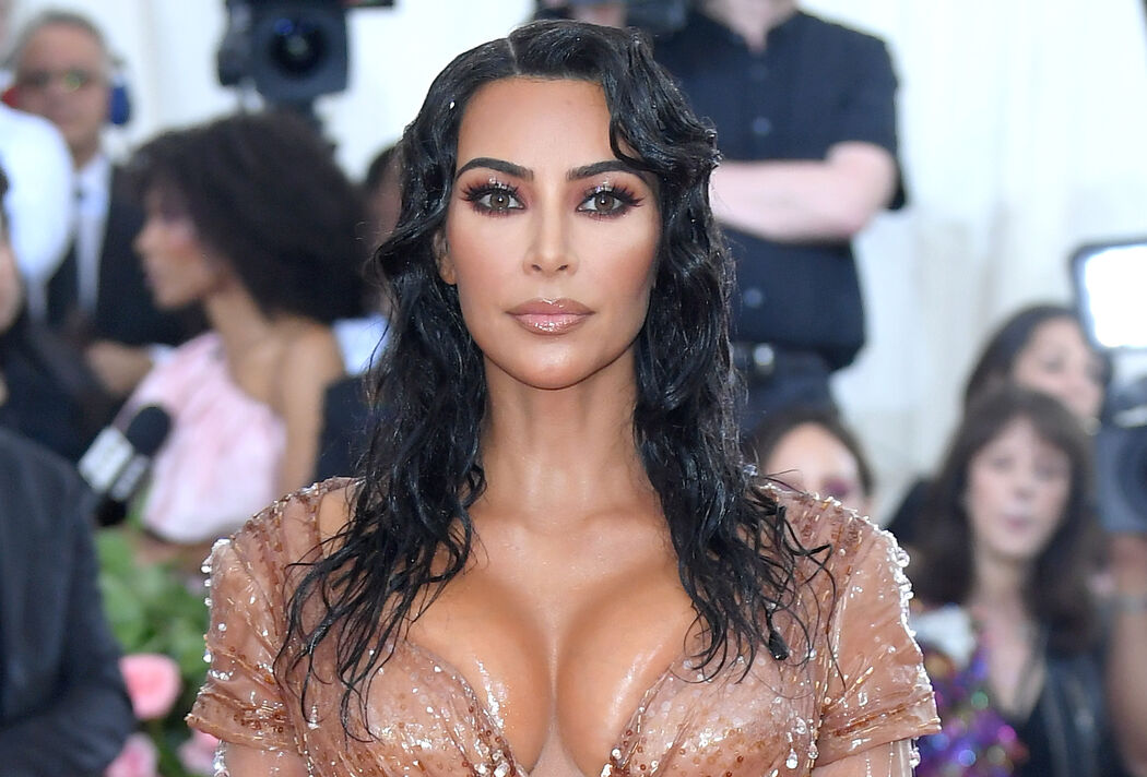 Onherkenbaar: Kim Kardashian in blote billen op cover Interview Magazine