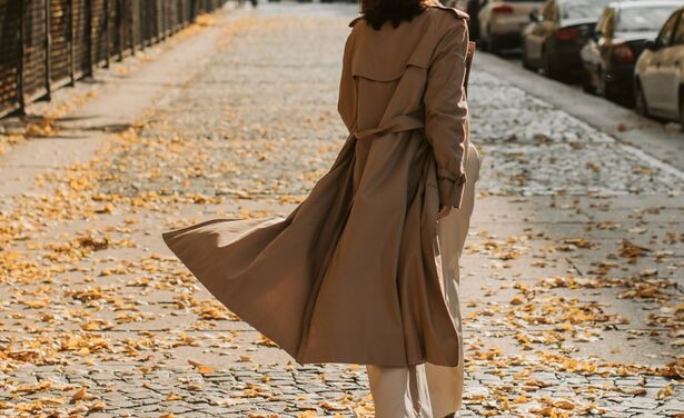 5x inspiratie: deze kleurrijke trenchcoats zijn perfect voor deze herfst