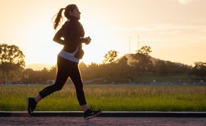 Waarom je beter geen paardenstaart kunt dragen tijdens het hardlopen