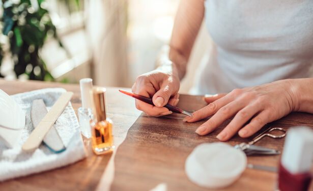 Verzorgde nagelriemen zoals bij de salon? Zo doe je het thuis