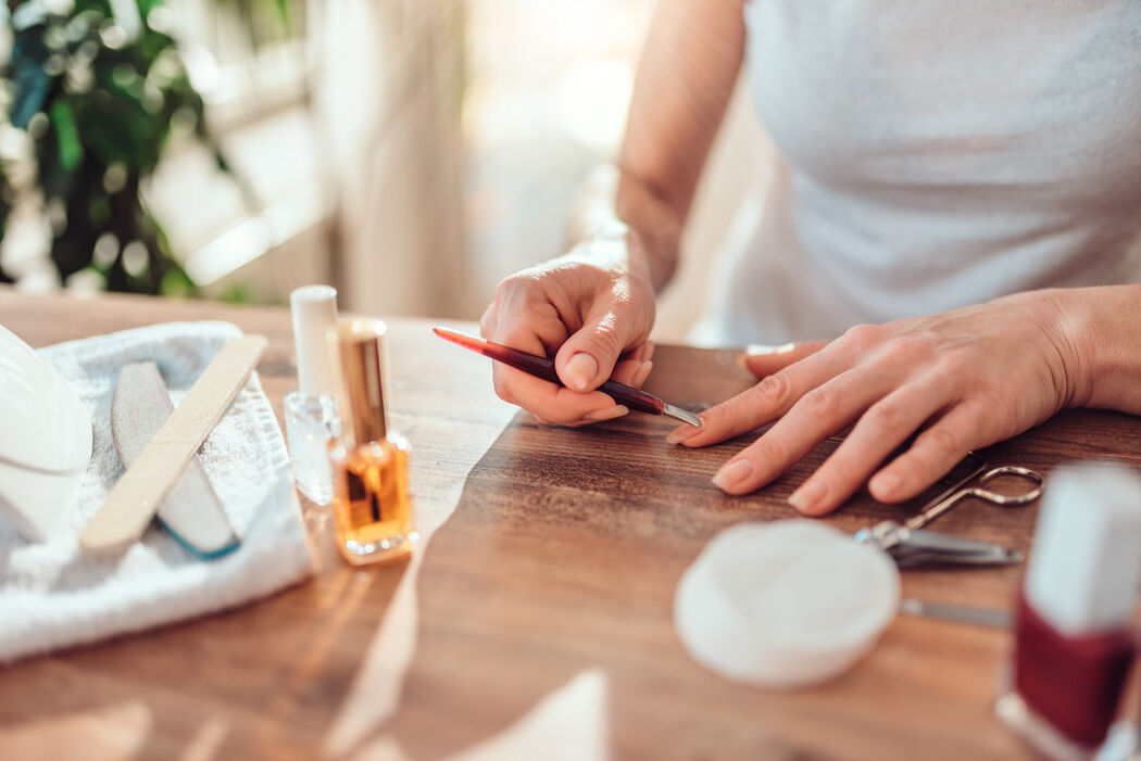 Verzorgde nagelriemen zoals bij de salon? Zo doe je het thuis