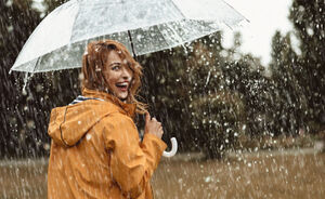 Door de regen? Zó blijft jouw make-up het beste zitten