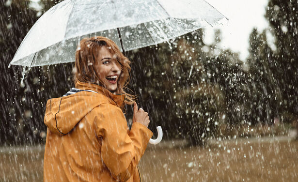 Door de regen? Zó blijft jouw make-up het beste zitten