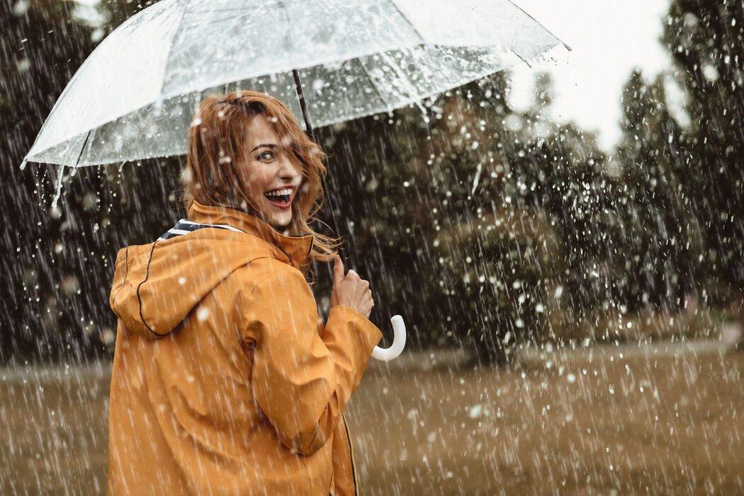 Door de regen? Zó blijft jouw make-up het beste zitten