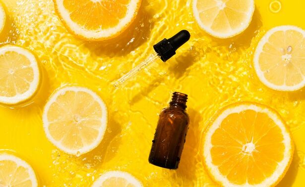 Dit is waarom je vitamine C serums moet gebruiken