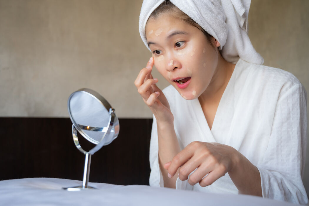 Concealer: moet je het aanbrengen voor of na foundation?