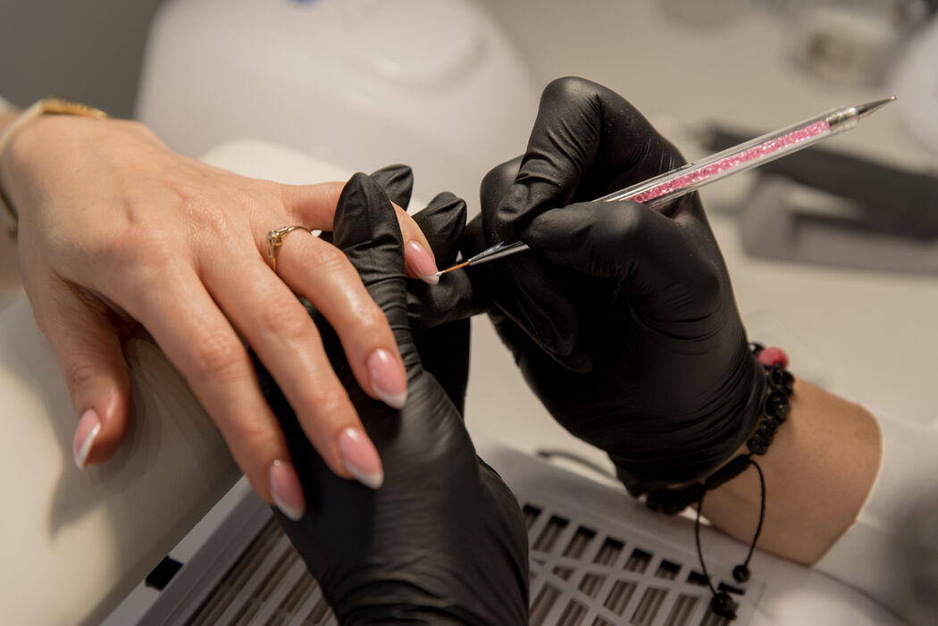 Dit is alles dat je moet weten voordat je voor het eerst acrylnagels laat zetten