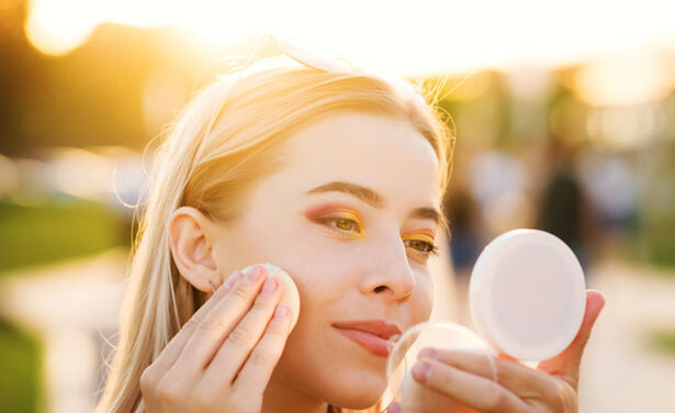 Is make-up opdoen in de zomermaanden verstandig?