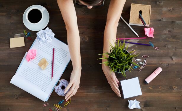 Dit doet een rommelige werkplek met je productiviteit