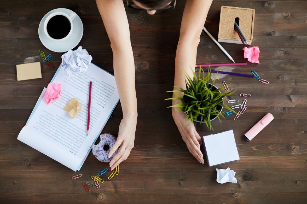 Dit doet een rommelige werkplek met je productiviteit