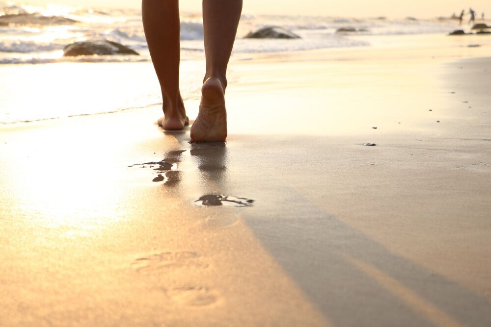 Handig! Zo zijn je voeten na een stranddag meteen zandvrij