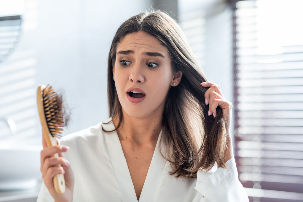 Dit is hoeveel haar je normaal gesproken hoort te verliezen tijdens het douchen